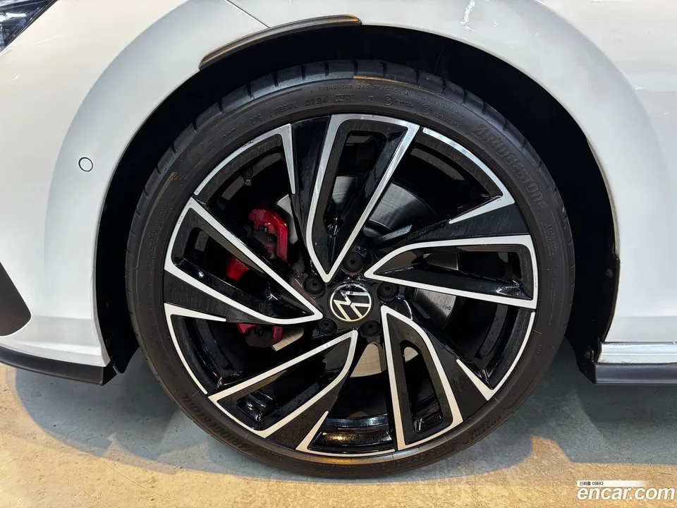 Volkswagen Golf 2.0 GTI 2024 — thumbnail 2
