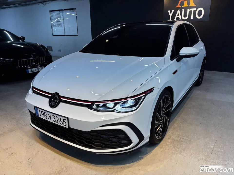 Volkswagen Golf 2.0 GTI 2024 — photo 1, buy with delivery to Moscow
