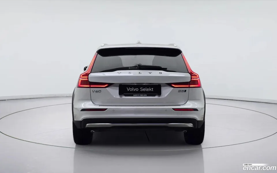 Volvo V60 Cross Country B5 AWD 2023 — thumbnail 5
