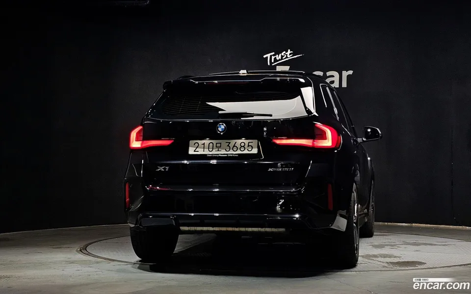 BMW X1 xDrive 20i M 2025 — thumbnail 4