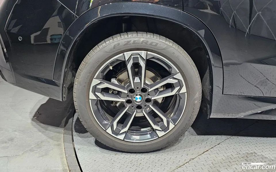 BMW X1 xDrive 20i M 2025 — thumbnail 5