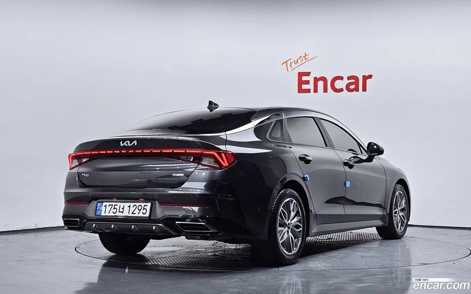 Kia K5 Hybrid 2022 — фото 1, купить с доставкой в Москву