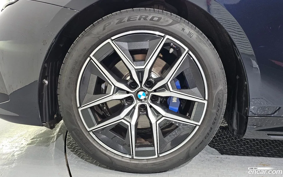 BMW 5 Series 520i M 2024 — thumbnail 2