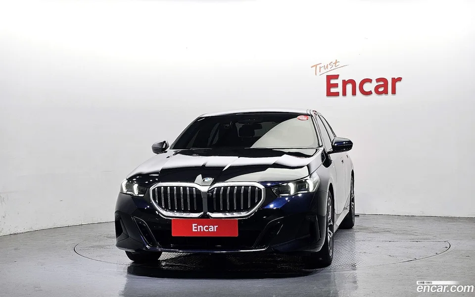 BMW 5 Series 520i M 2024 — thumbnail 3