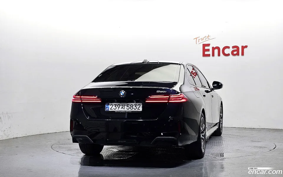BMW 5 Series 520i M 2024 — thumbnail 4