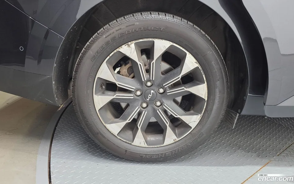 Kia Carnival 9 2023 — thumbnail 5