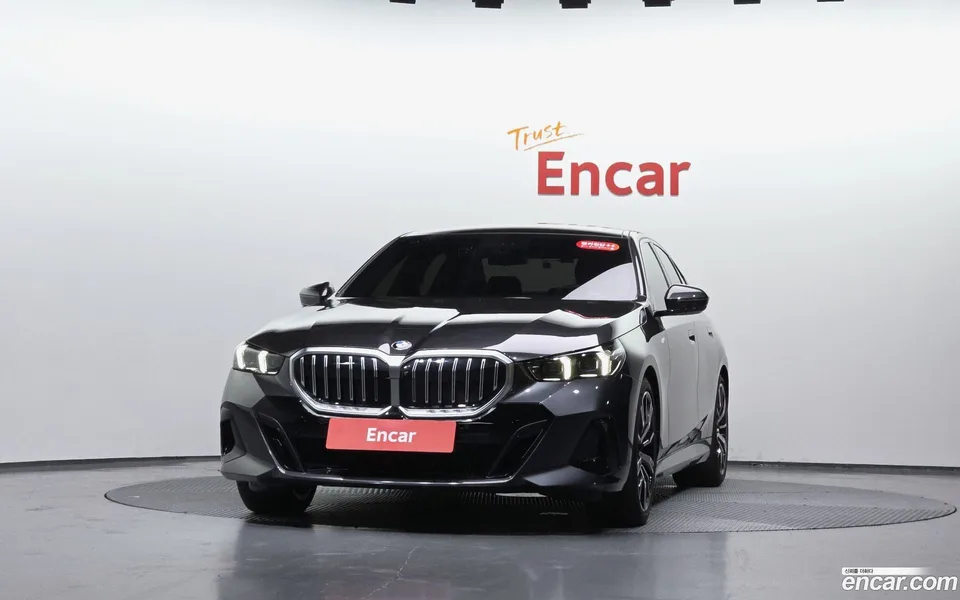 BMW 5 Series 530i xDrive M 2024 — thumbnail 3