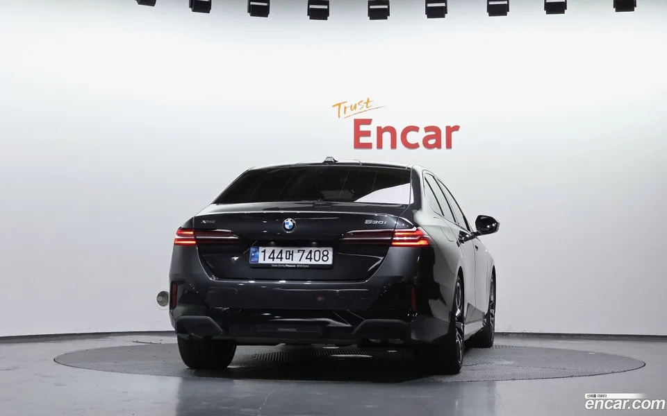 BMW 5 Series 530i xDrive M 2024 — thumbnail 4