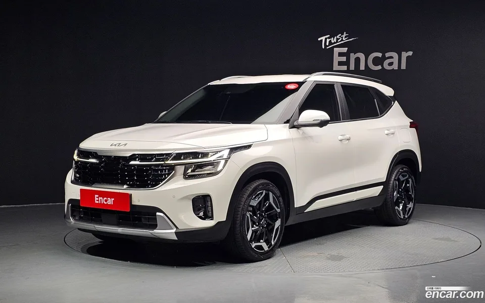 Kia Seltos 1.6 2WD 2023 — photo 1, buy with delivery to Moscow