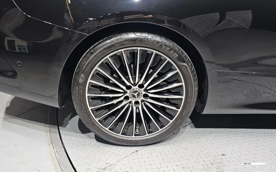 Mercedes-Benz CLE-Class CLE200 2025 — thumbnail 2