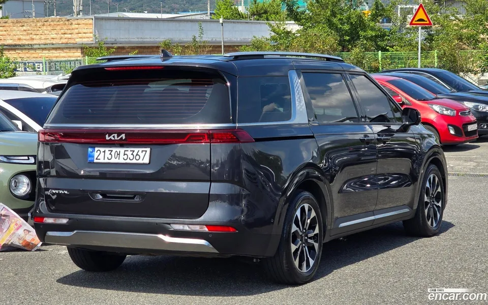 Kia Carnival 7 2022 — thumbnail 2