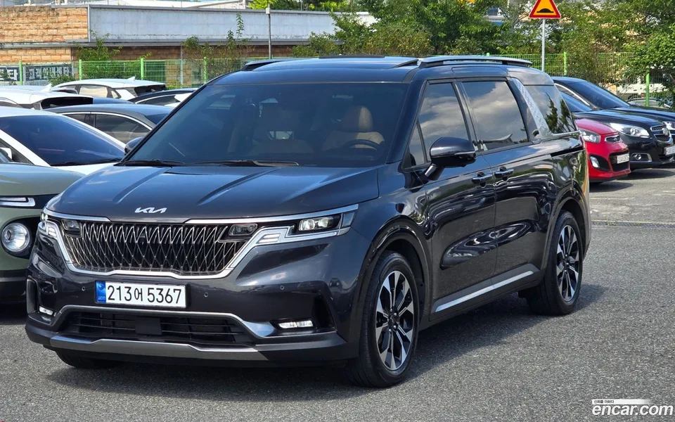 Kia Carnival 7 2022 — photo 1, buy with delivery to Moscow