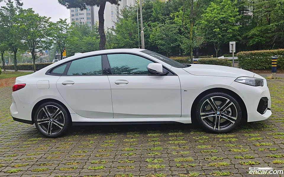 BMW 2 Series Gran Coupe 220i M 2022 — thumbnail 2