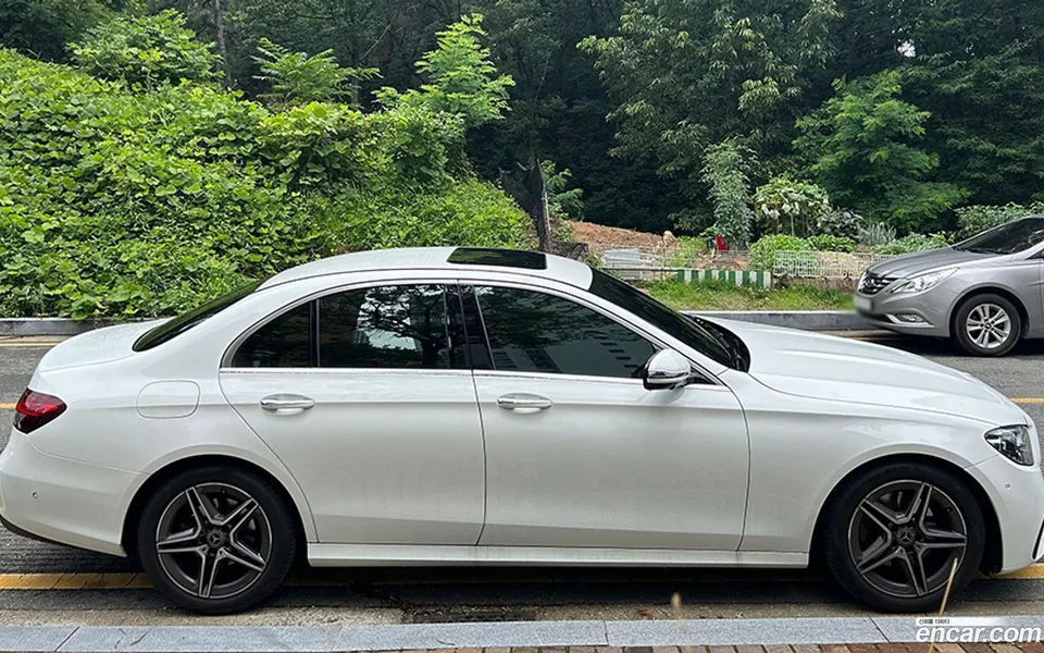 Mercedes-Benz E-Class E250 AMG Line 2023 — thumbnail 3