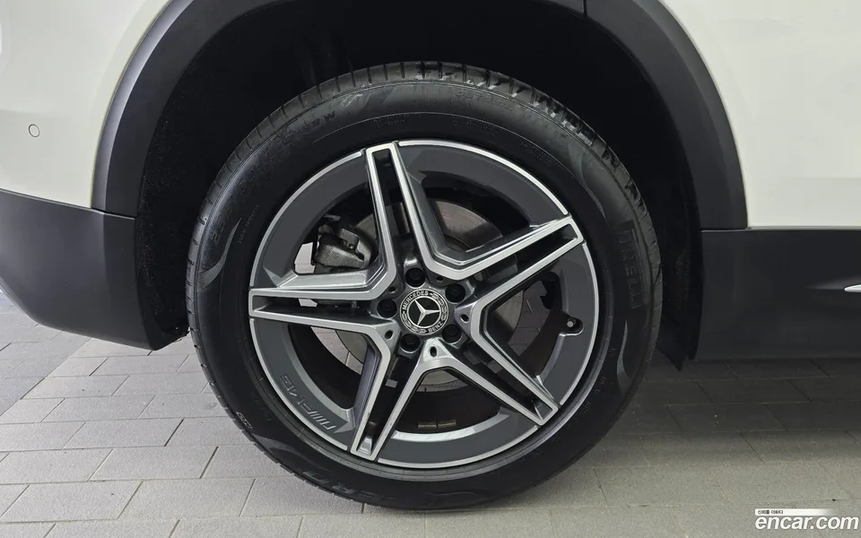 Mercedes-Benz GLB-Class GLB250 4MATIC 2023 — thumbnail 2