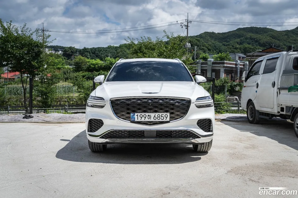 Genesis GV70 2.5T 2WD 2024 — photo 1, buy with delivery to Moscow
