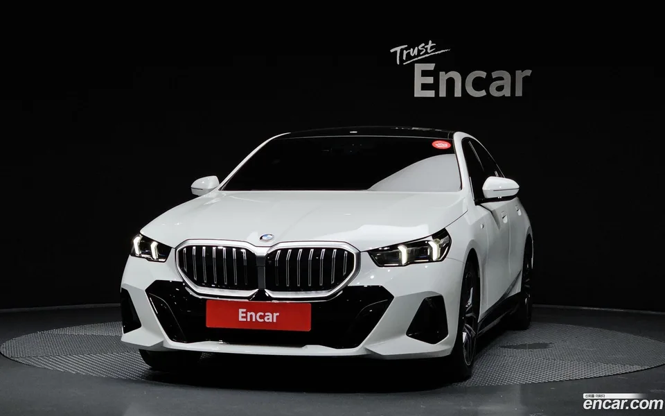 BMW 5 Series 523d M 2025 — thumbnail 3