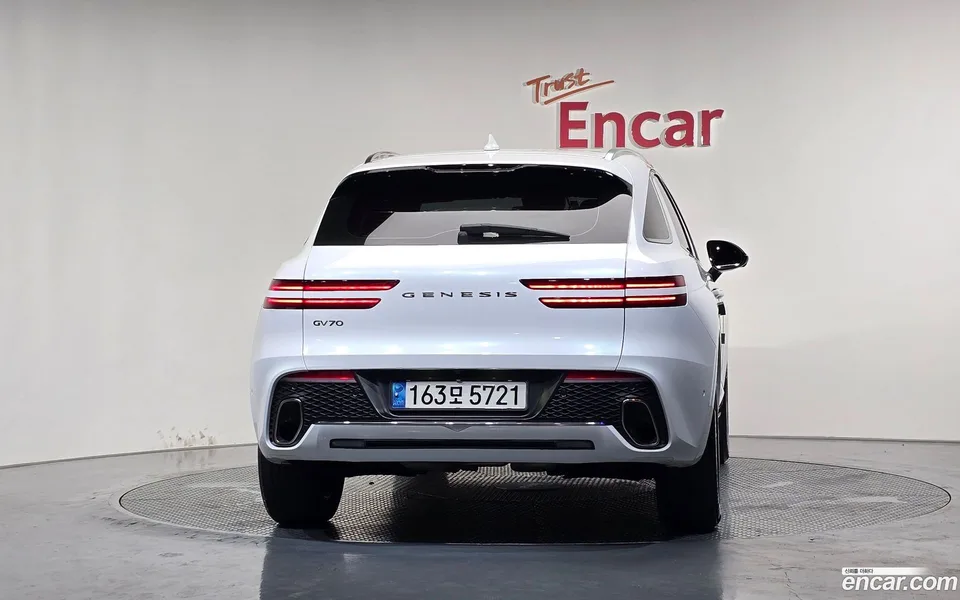 Genesis GV70 2.5T 2WD 2023 — thumbnail 4