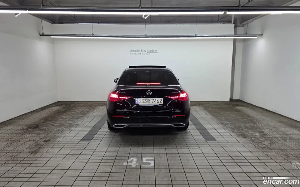 Mercedes-Benz C-Class C300 4MATIC 2023 — thumbnail 4