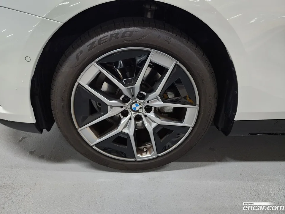 BMW 5 Series 520i 2025 — миниатюра 2