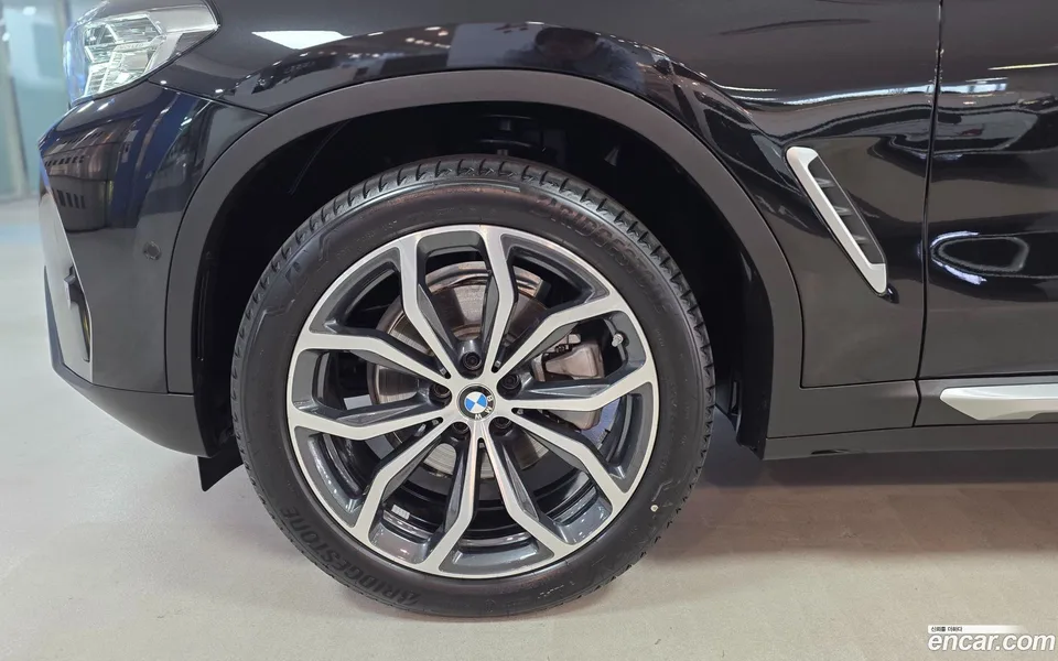 BMW X4 xDrive20i xLine 2025 — thumbnail 2
