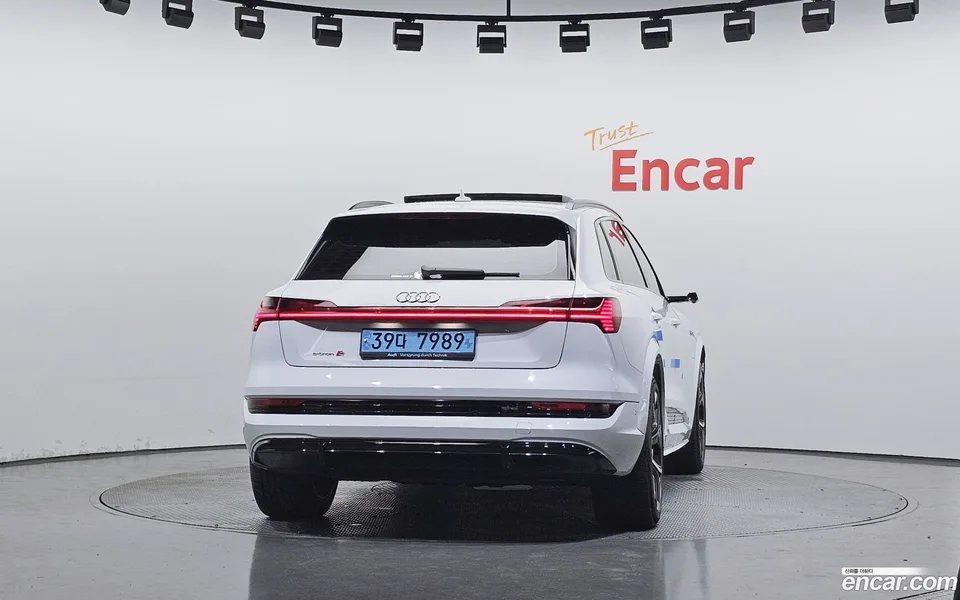 Audi e-tron S 2023 — thumbnail 4