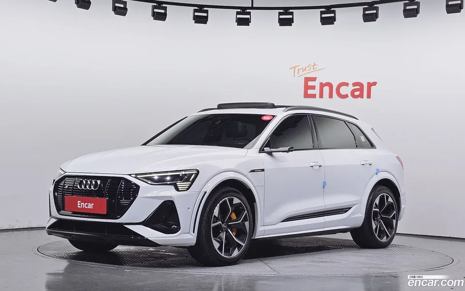 Audi e-tron S 2023 — photo 1, buy with delivery to Moscow