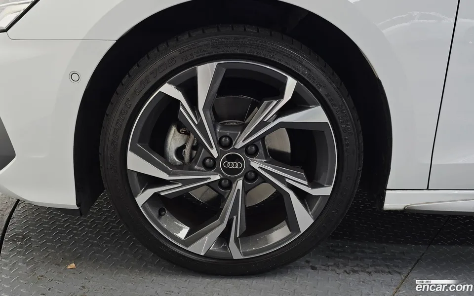 Audi A3 (8Y) 40 TFSI 2023 — thumbnail 2