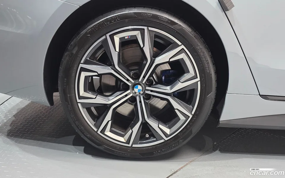 BMW 4 Series 420i M 2024 — thumbnail 2