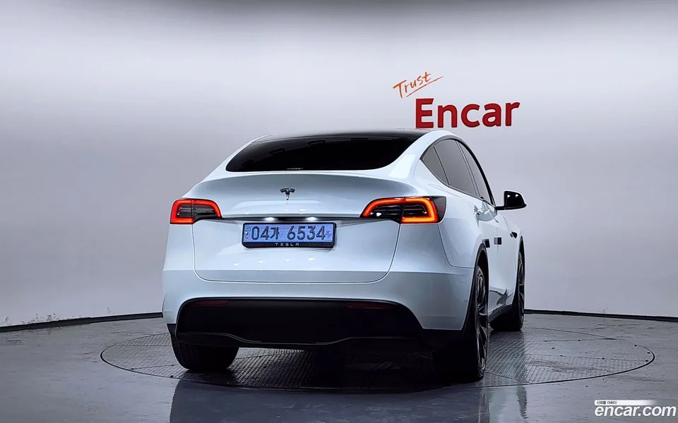 Tesla Model Y RWD 2024 — thumbnail 4