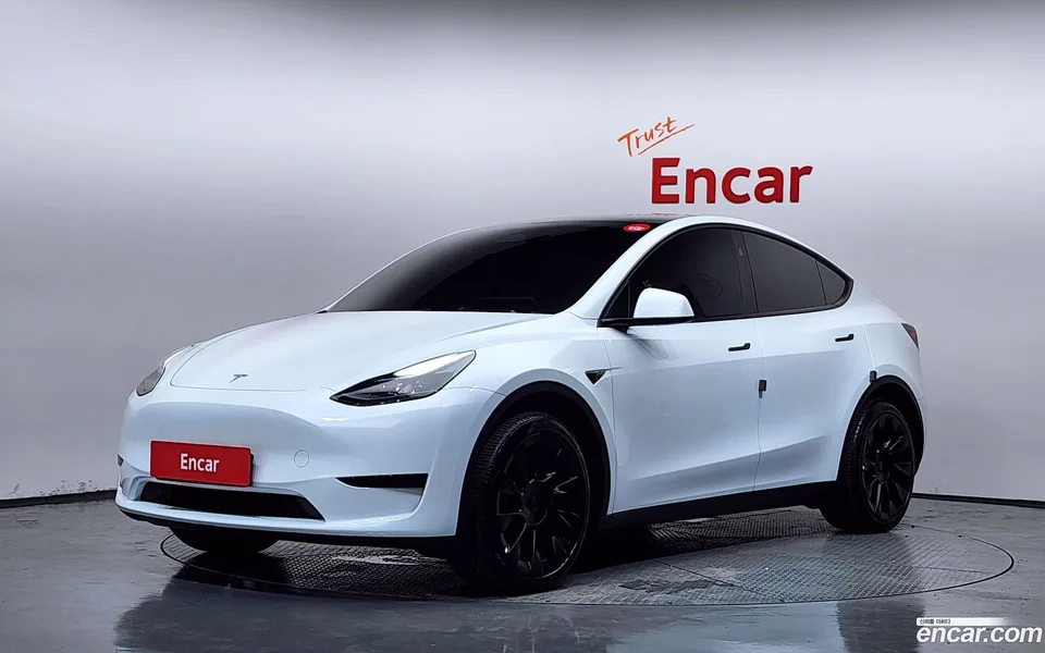 Tesla Model Y RWD 2024 — photo 1, buy with delivery to Moscow