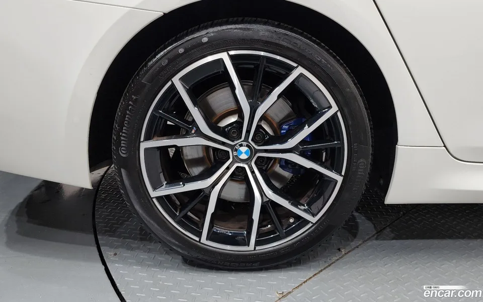 BMW 5 Series 530i xDrive M 2023 — миниатюра 5