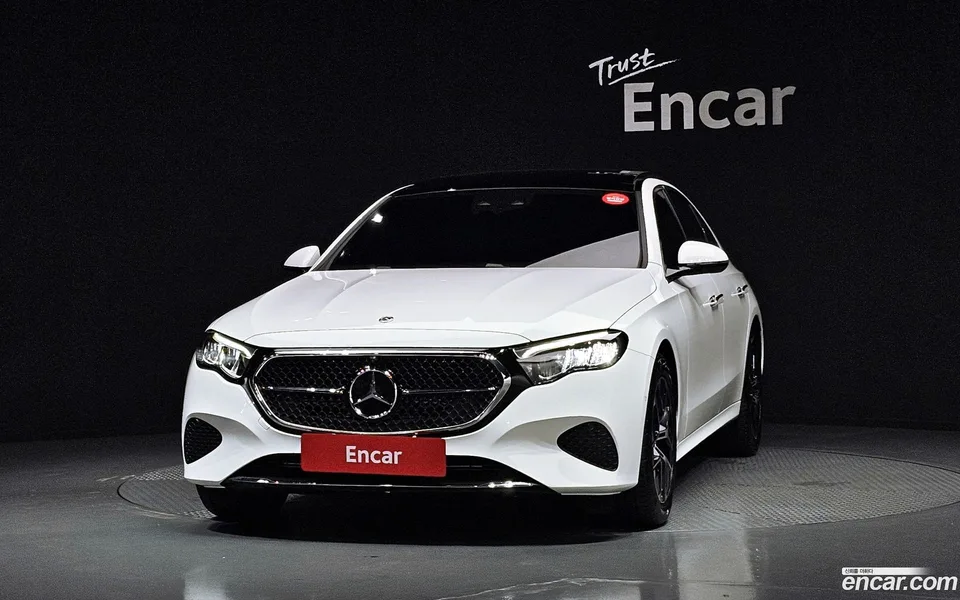 Mercedes-Benz E-Class E200 2025 — thumbnail 3