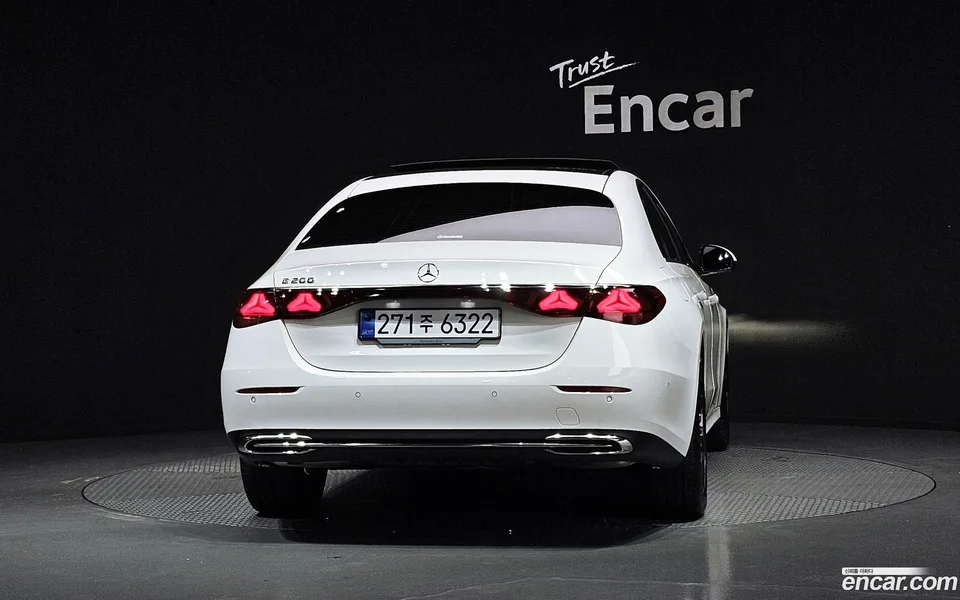 Mercedes-Benz E-Class E200 2025 — thumbnail 4