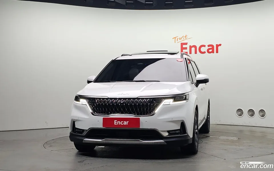 Kia Carnival 7 2023 — thumbnail 3