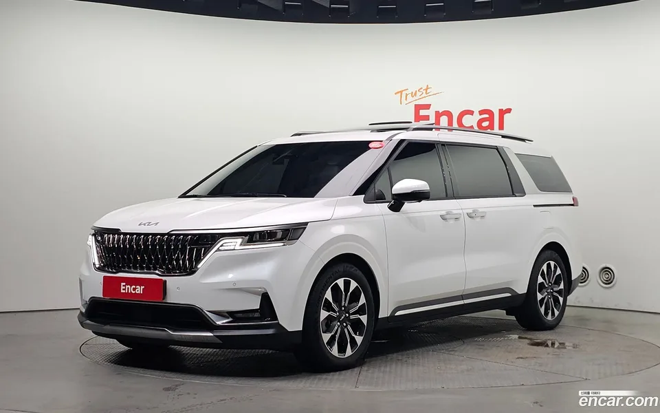 Kia Carnival 7 2023 — photo 1, buy with delivery to Moscow