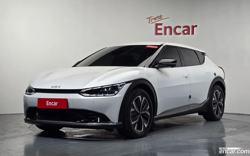 Kia EV6 2023 — photo 1, buy with delivery to Moscow