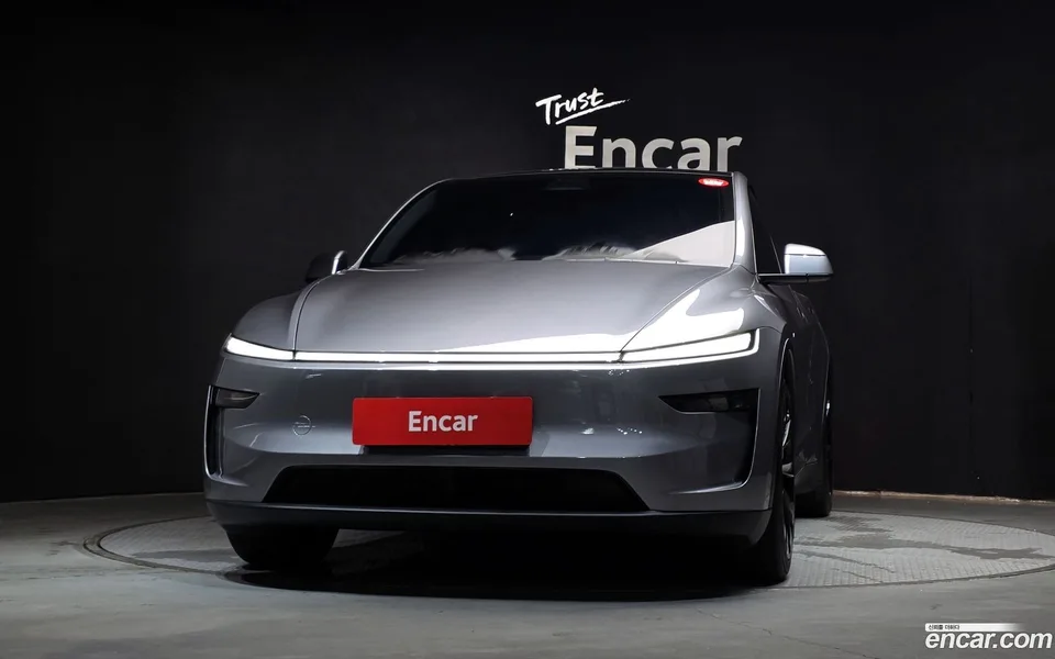 Tesla Model Y AWD 2025 — thumbnail 3