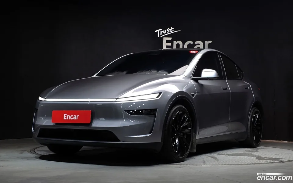 Tesla Model Y AWD 2025 — photo 1, buy with delivery to Moscow