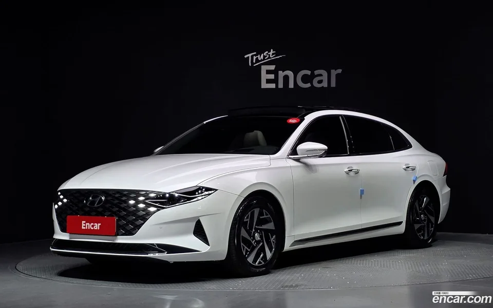 Hyundai Grandeur IG Hybrid 2022 — photo 1, buy with delivery to Moscow