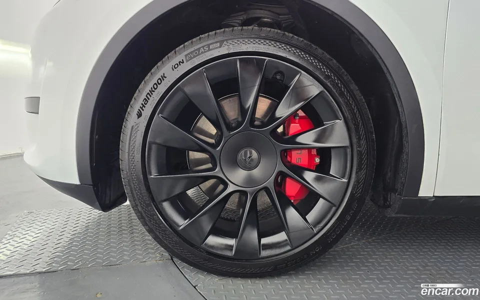 Tesla Model Y RWD 2024 — thumbnail 2