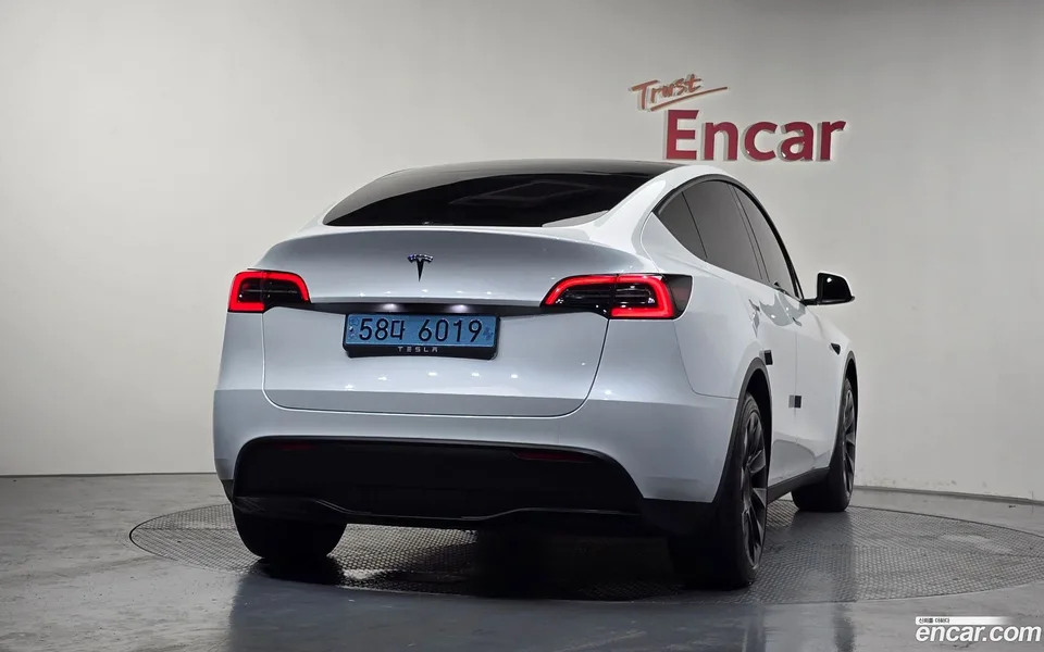 Tesla Model Y RWD 2024 — thumbnail 4