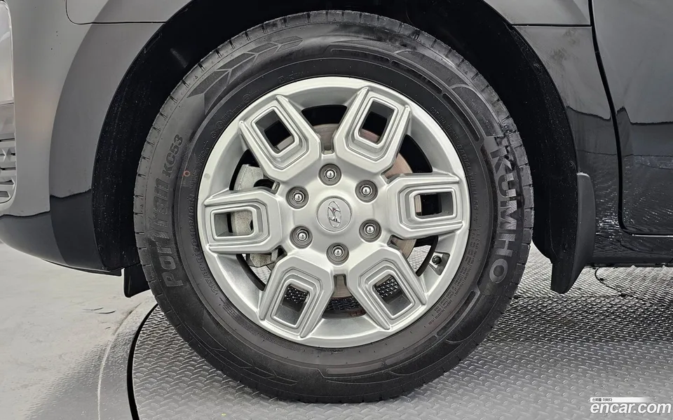 Hyundai Staria 9 2023 — thumbnail 2