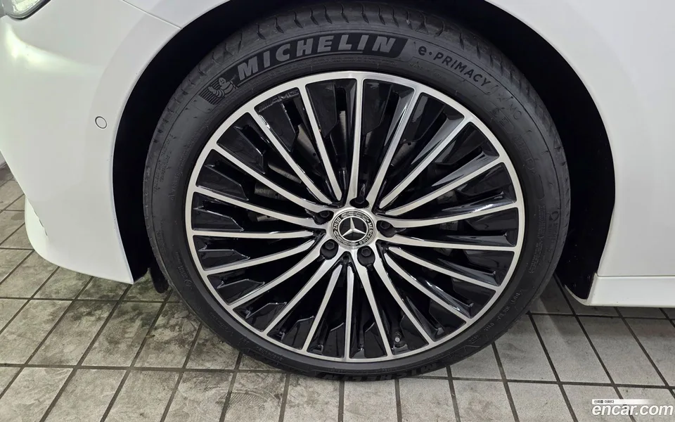Mercedes-Benz E-Class E450 4MATIC 2025 — thumbnail 2