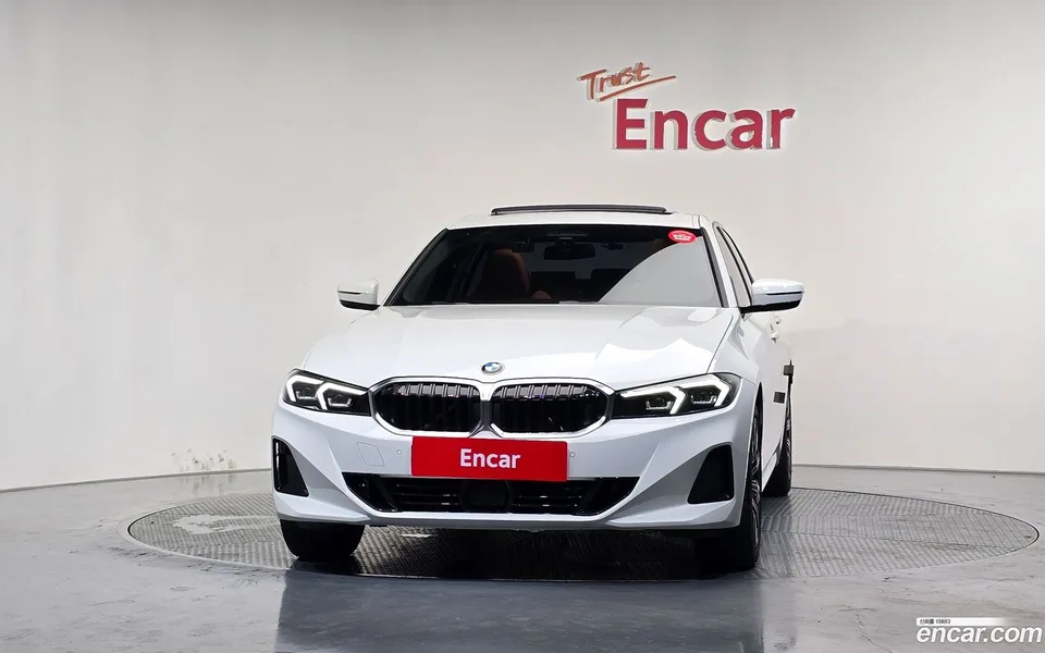 BMW 3 Series 320i 2025 — thumbnail 3
