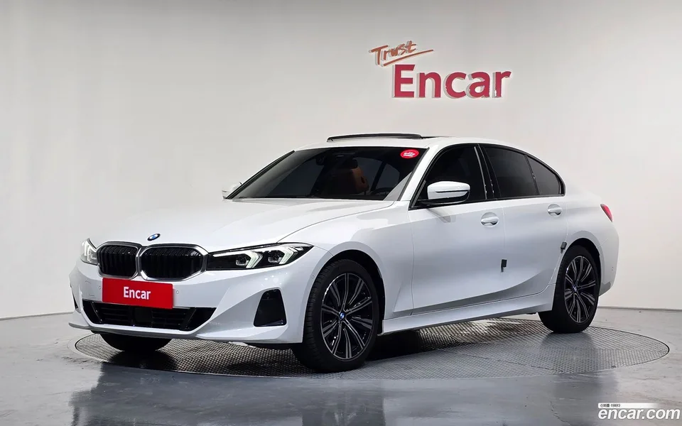 BMW 3 Series 320i 2025 — photo 1, buy with delivery to Moscow