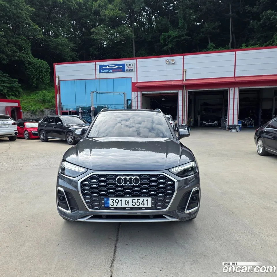 Audi Q5 45 TFSI 2023 — photo 1, buy with delivery to Moscow