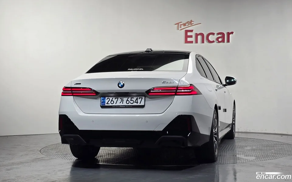 BMW 5 Series 520i M 2023 — thumbnail 4
