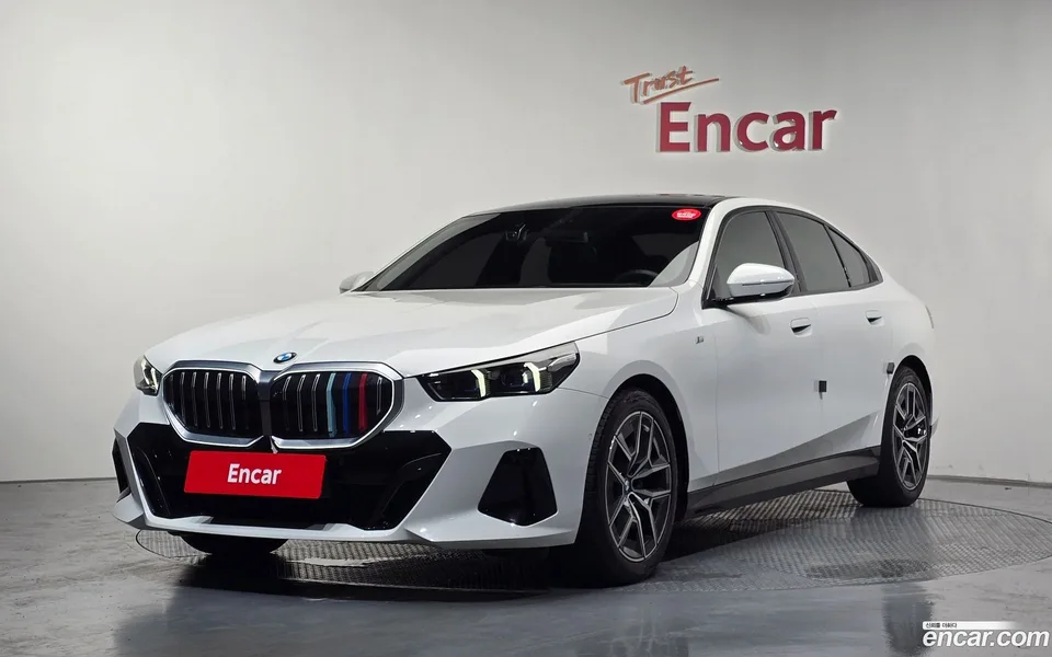 BMW 5 Series 520i M 2023 — photo 1, buy with delivery to Moscow