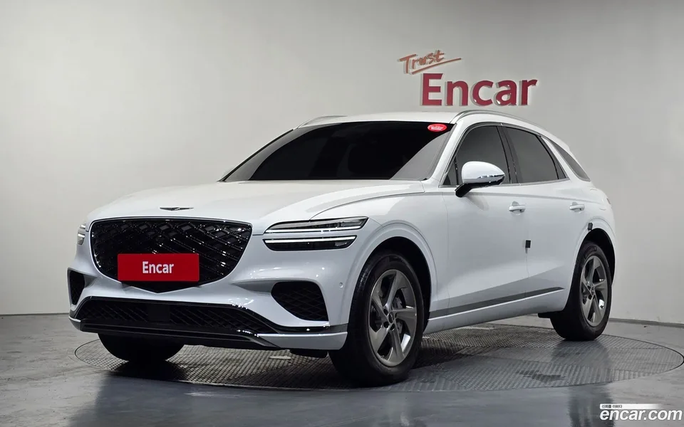 Genesis GV70 2.5T 2WD 2024 — photo 1, buy with delivery to Moscow